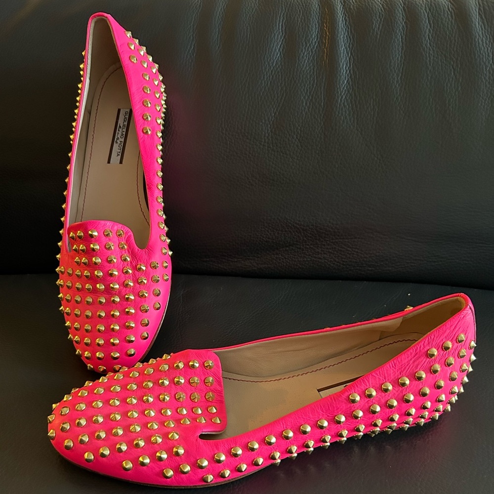 Hot pink leather loafers with gold studs - Sz 10